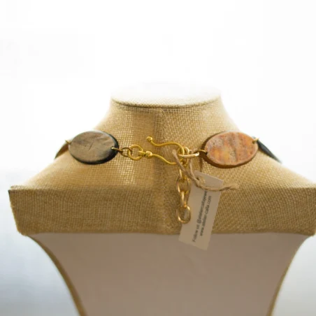 Magnifique collier en corne -fabriqué en Haïti