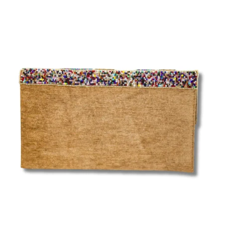 Pochette semi-perlée marron  –  broderie perles, fait main en Haïti