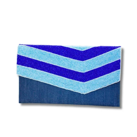 Pochette semi-perlée bleue  –  broderie perles, fait main en Haïti