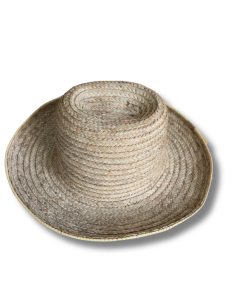 Chapeau de paille tressé à la main à Cayes-Jacmel, Haïti