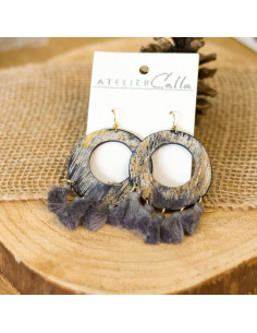 Boucles d'oreilles créoles en corne recyclée & pompons — artisanat haïtien