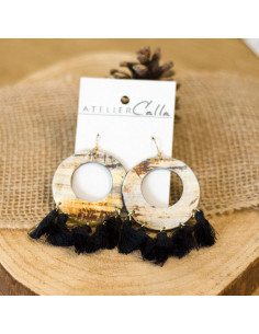 Boucles d'oreilles créoles en corne brune & pompons noirs — artisanat haïtien 2