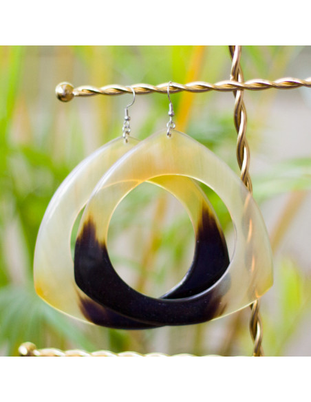 Grandes boucles d'oreilles artisanales en corne-artisanat haïtien