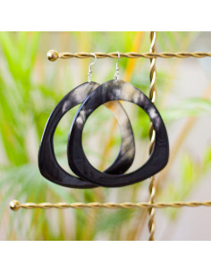 Grandes boucles d'oreilles noires en corne-artisanat haïtien