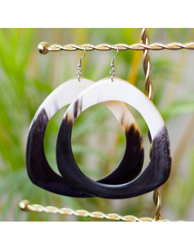 Grandes boucles d'oreilles  en corne-fabriquées en Haïti