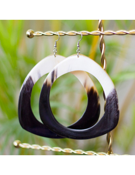 Grandes boucles d'oreilles  en corne-fabriquées en Haïti