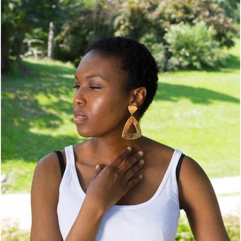 Boucles d'oreilles ANITA en corne - artisanat haïtien