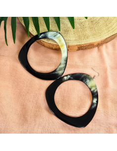 Grandes boucles d'oreilles noires en corne-artisanat haïtien