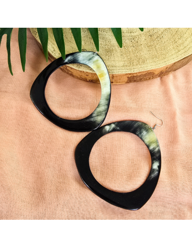 Grandes boucles d'oreilles noires en corne-artisanat haïtien