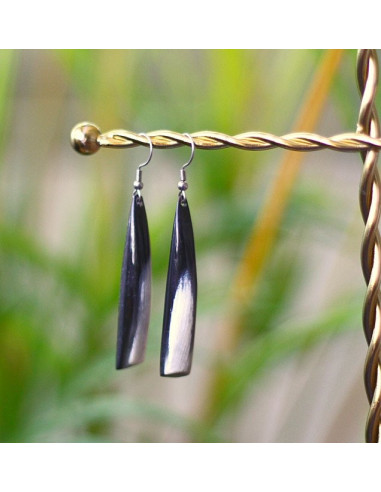 Boucles d’oreilles en corne noire | Artisanat haïtien – Ayizana