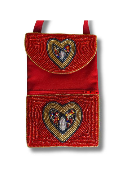 Pochette bandoulière perlée rouge motif coeur- artisanat haïtien